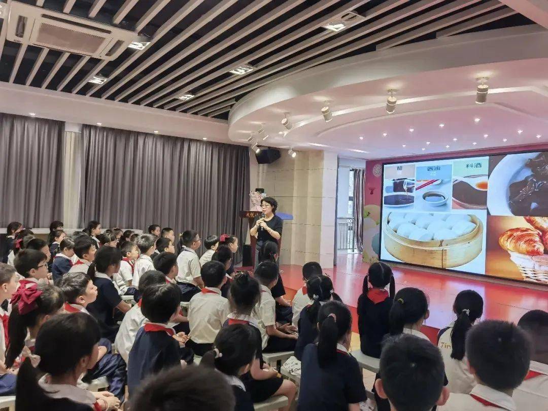 精彩过程76大悦小学廖驰校长热情致辞,他阐述了本次院士专家广东