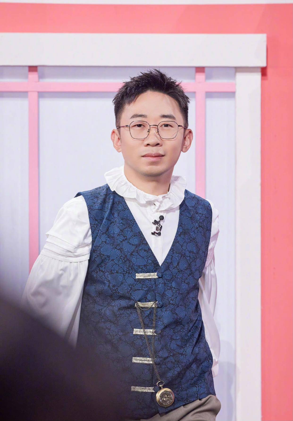 谐星杨迪喜欢看综艺的网友应该都听过他的名号,凭借着诙谐幽默的综艺