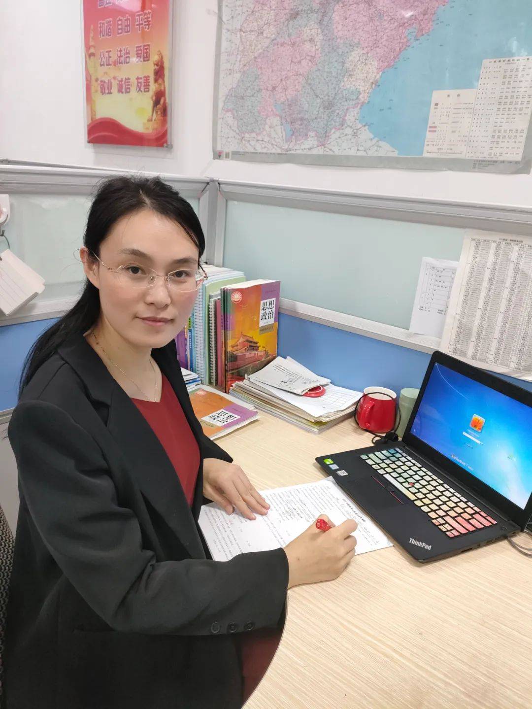 李晓娜:市第三届中小学青年教师教学竞赛决赛二等奖_教育_工作_政治