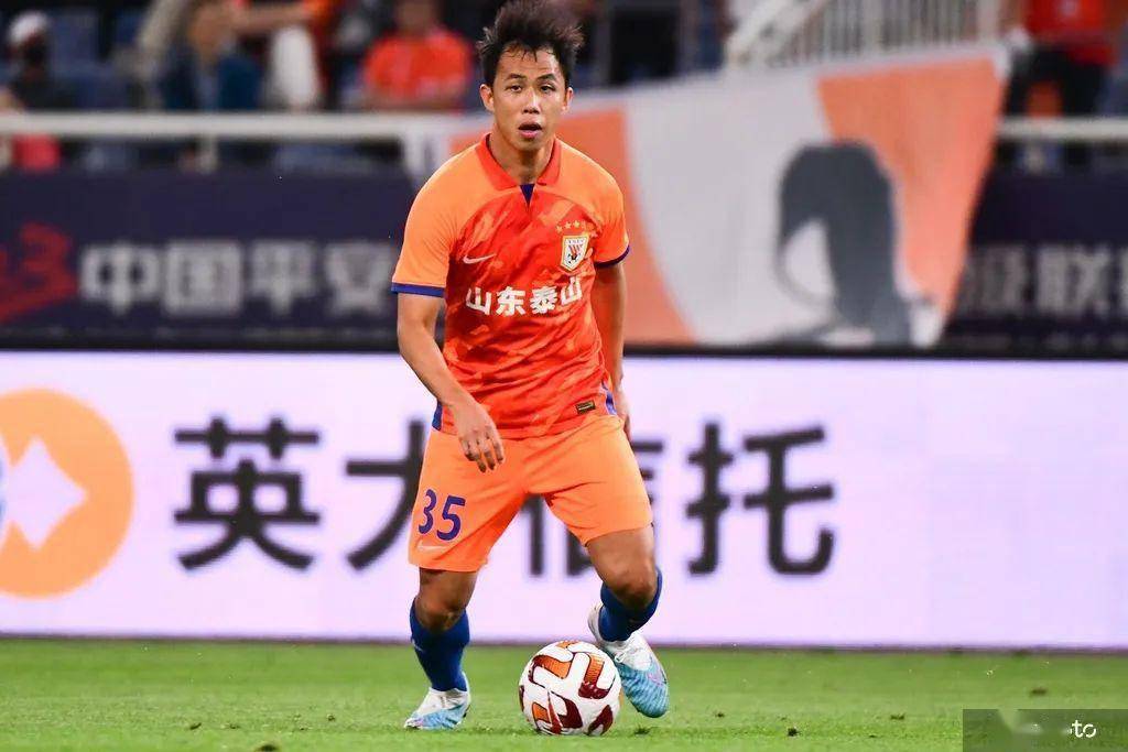 黄政宇连场表现不俗,泰山队渐起复苏之象_成功_比赛_中场球员