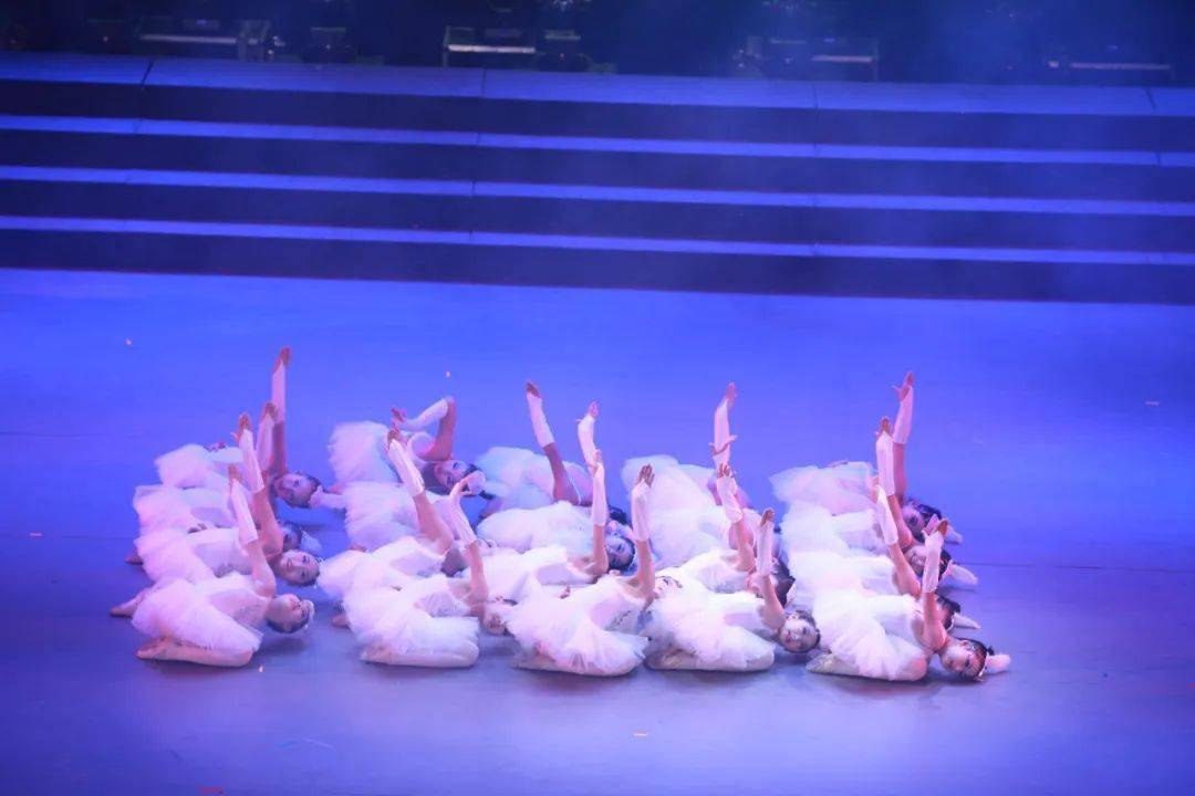 这场文艺汇演燃爆全场_舞蹈_平凉_合唱