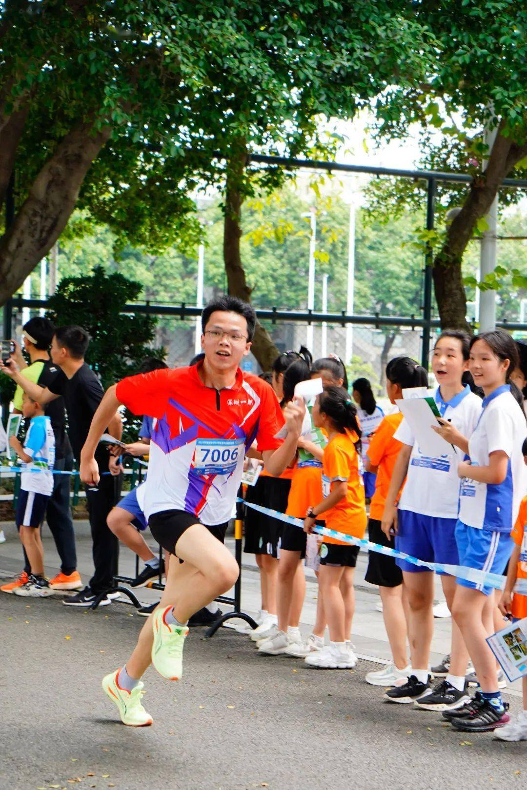 2023年深圳市中小学生定向越野比赛在光明区高级中学举行_地图_接力赛