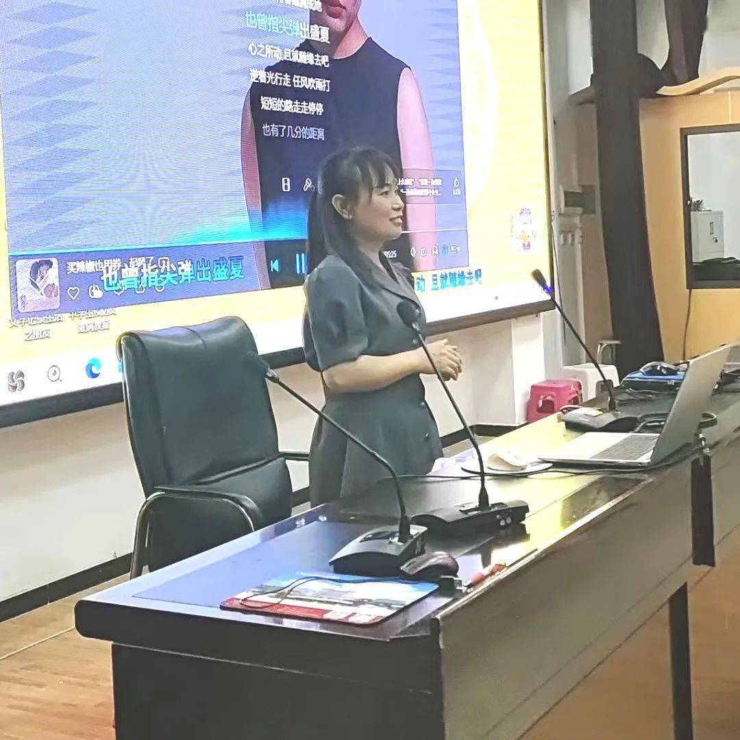 稳驾轻舟 破浪万重 ——泸西县泸源普通高级中学积极开展高三备考心理