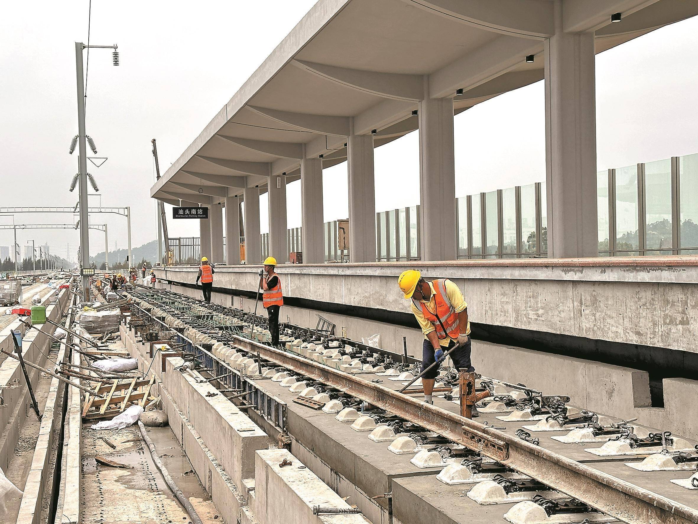 汕汕铁路先开段完成无砟轨道施工 为通车创有利条件_汕头_项目_时速