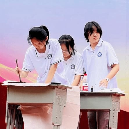 杭州艺术学校校服图片