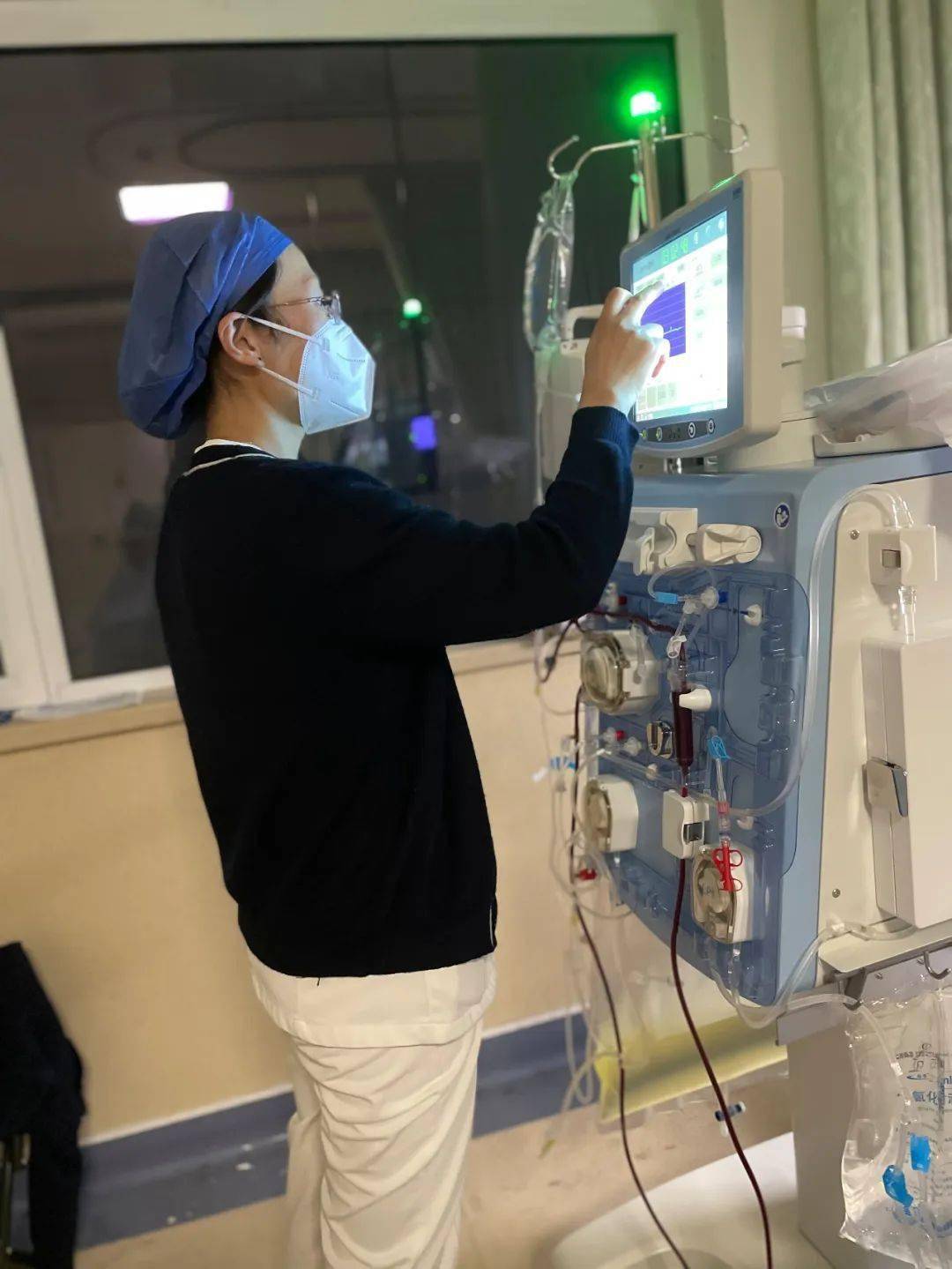 该技术采用每天24小时(或接近24小时)的连续体外血液净化疗法以替代