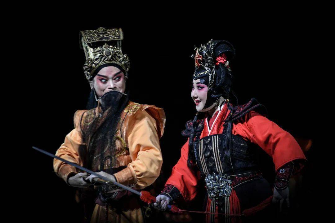 《夫人城》由著名剧作家罗周执笔,著名导演张曼君执导,汉剧大师陈伯华