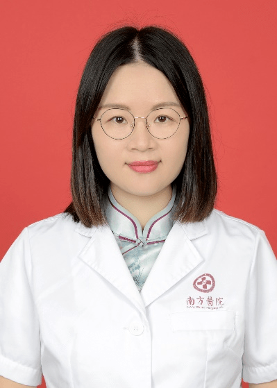 陈洁瑜医学博士,主治医师,讲师师从全国名老中医药专家,广东省名中医