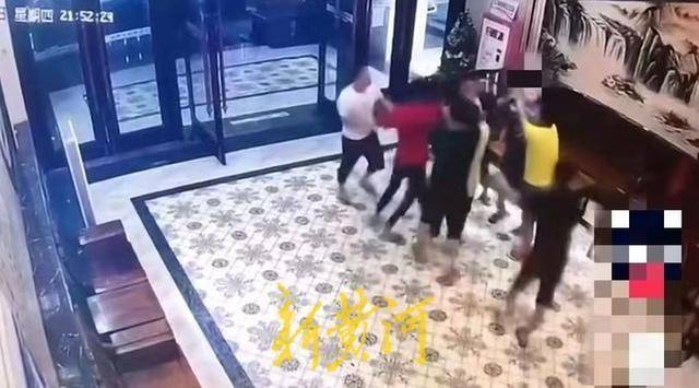 网传万宁一酒店发生群殴事件，当地警方：已控制相关涉案人员，正进一步调查处理中