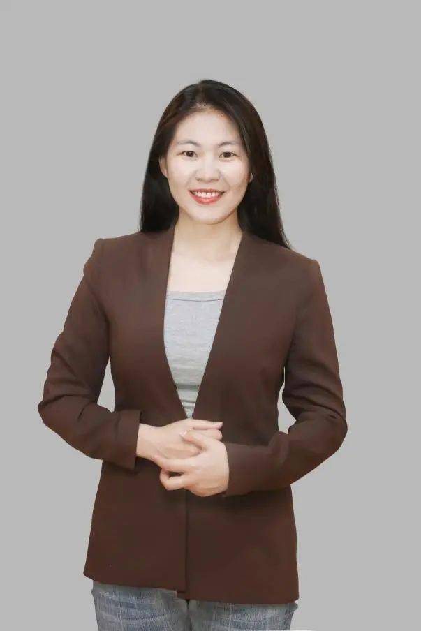 赵迪青岛第五十九中学学生处主任,语文教师,兼职家庭教育教师.