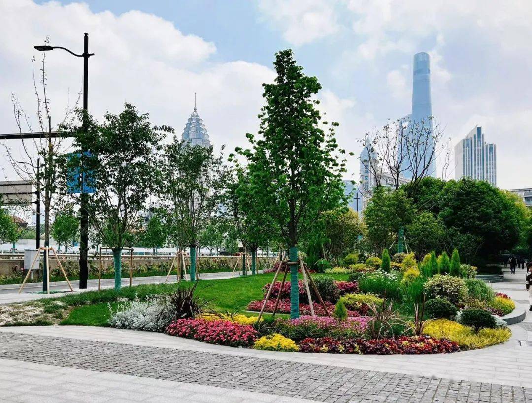 轨道交通14号线豫园站出入口焕然一新_绿化_景观_地铁