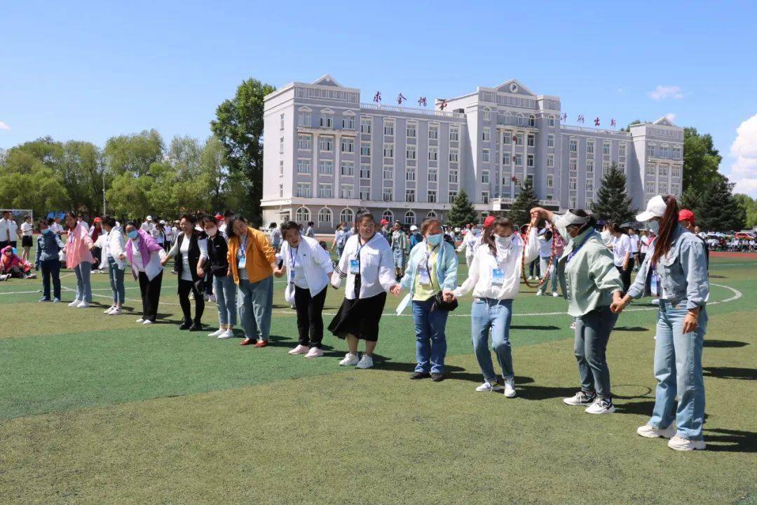 趣味扬活力 运动享青春——阿荣旗第二中学第一届趣味运动会隆重举行
