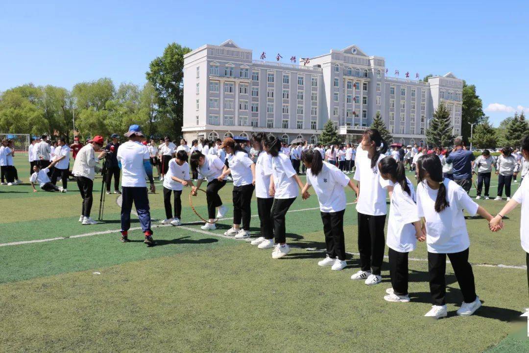 趣味扬活力 运动享青春——阿荣旗第二中学第一届趣味运动会隆重举行