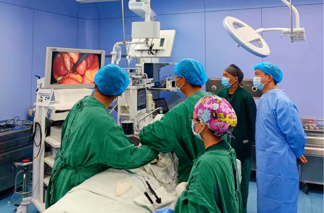 于是,谢大妈家人带她在县妇幼保健院妇科住院,做了宫颈囊肿切除术.