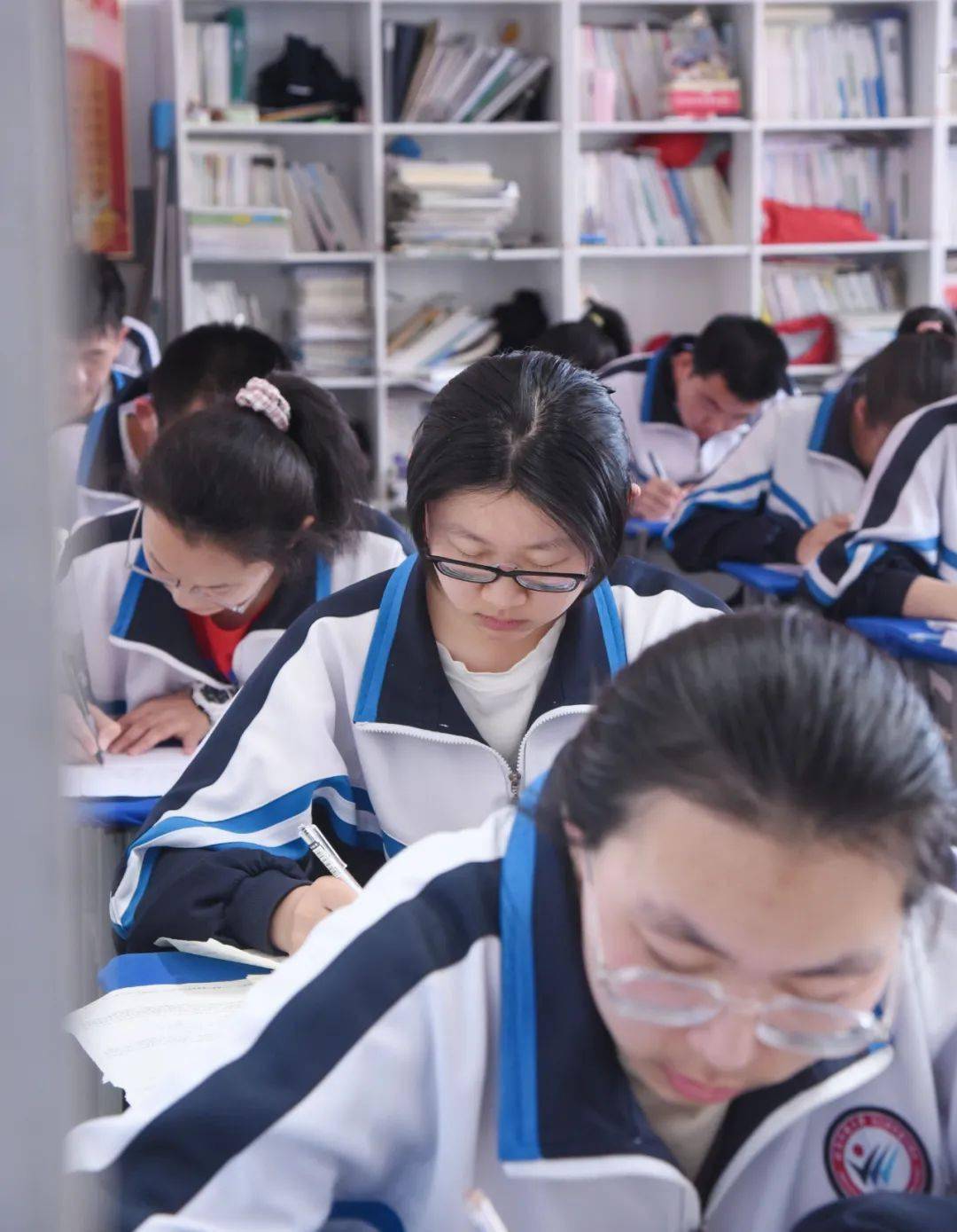 2023年集宁区考生5653人,设4个考点,189个考场,其中集宁一中榆树湾