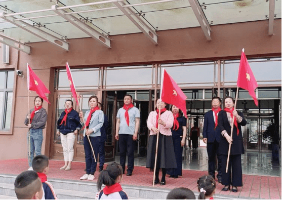 【入队仪式】"学习二十大 争做好队员"——汤原县第一小学开展新队员