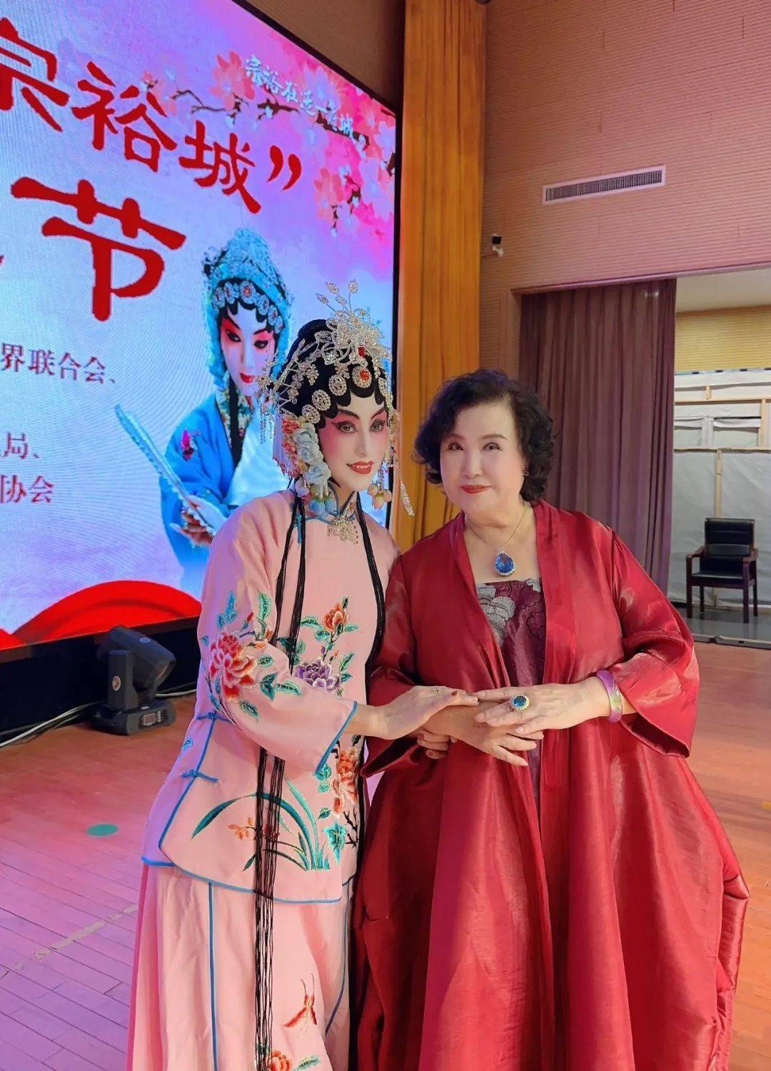 芬馥满人间——百花节上的赵如意老师_生活_丹东_视频