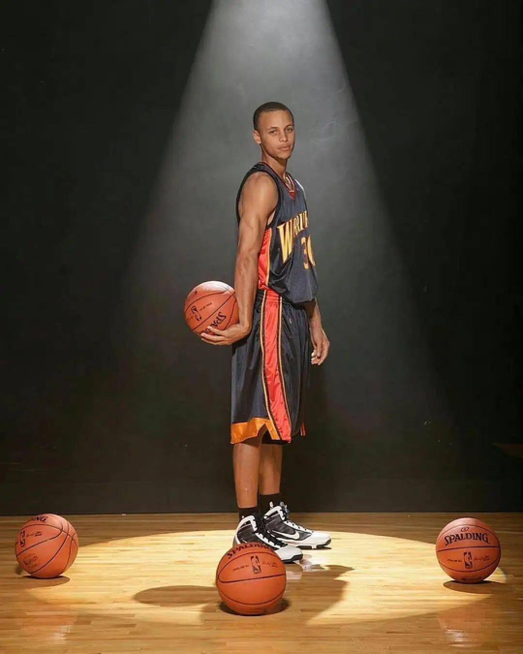 这双战靴,同时被库里,哈登代言过._nike_zoom_球鞋