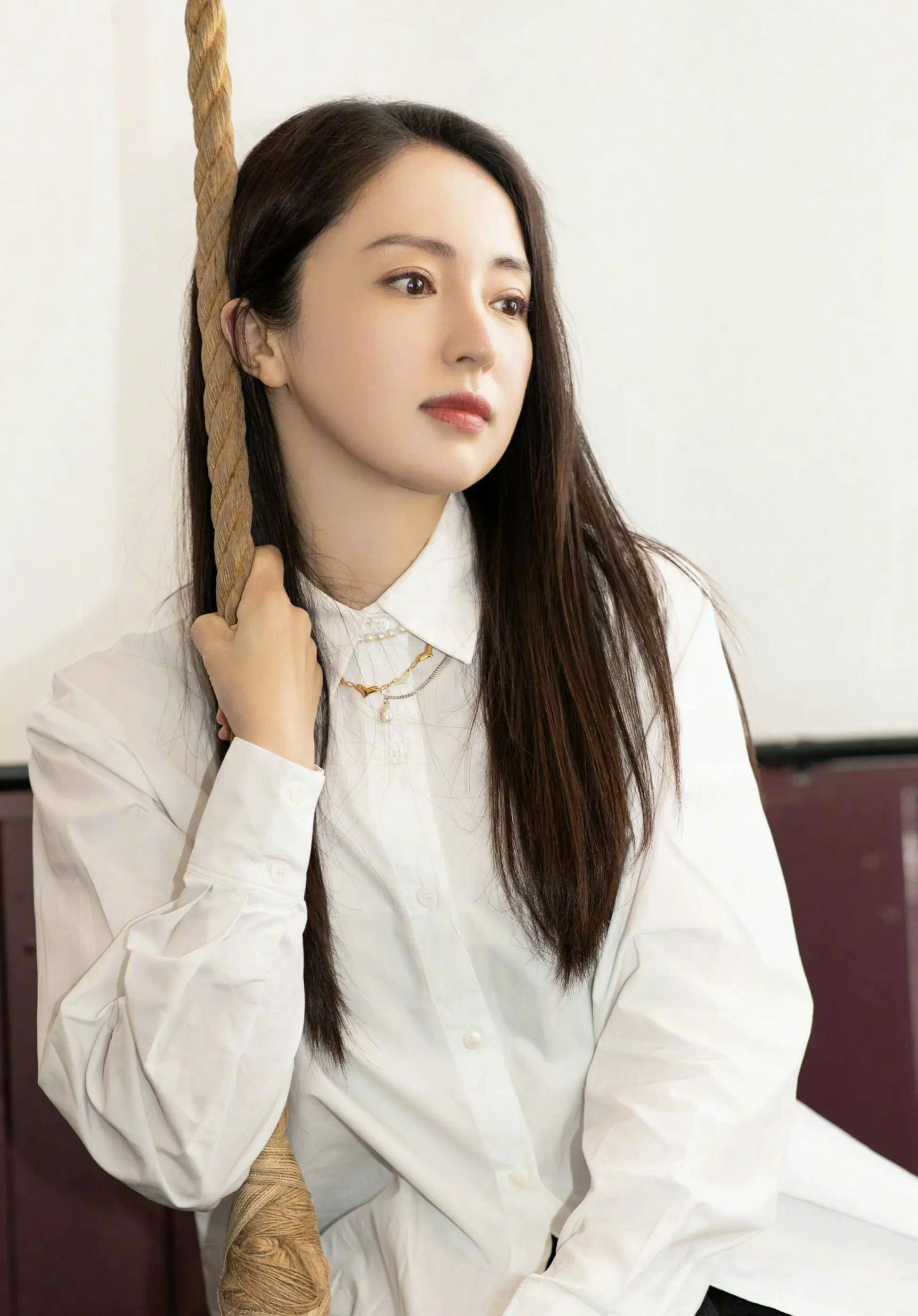 董璇魅力造型合集:温婉贤淑,典雅端庄