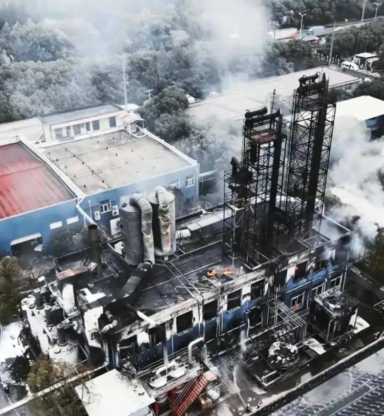 上海30年老牌企业突发爆燃起火！市民：几百米外就看到黑烟！官方通报…_该公司_装置_新闻