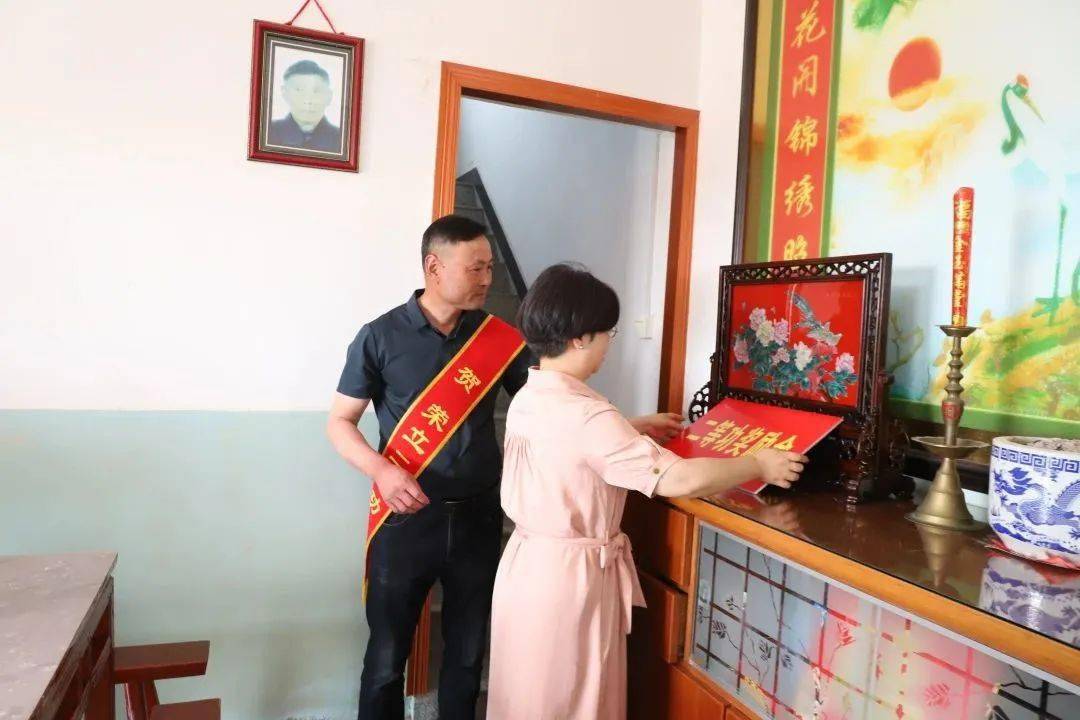 仪征市副市长李晟文,市退役军人事务局局长俞学文,大仪镇党委副书记