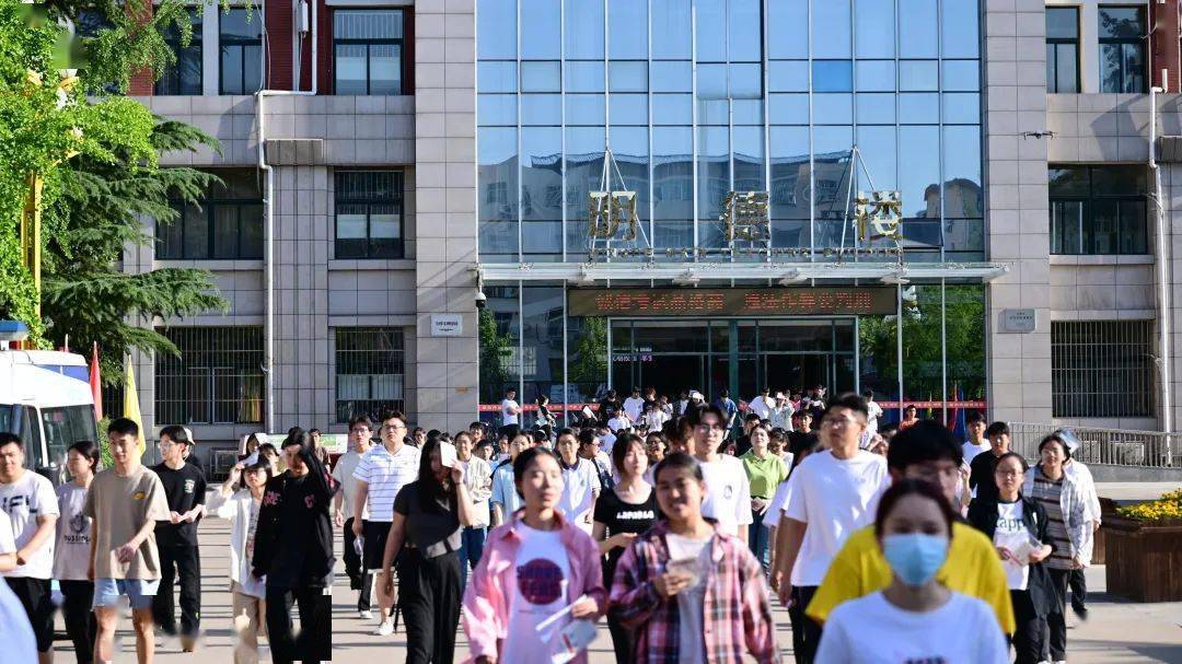 濮阳市2023年高考结束_河南高考考场查询_考生家长迎接