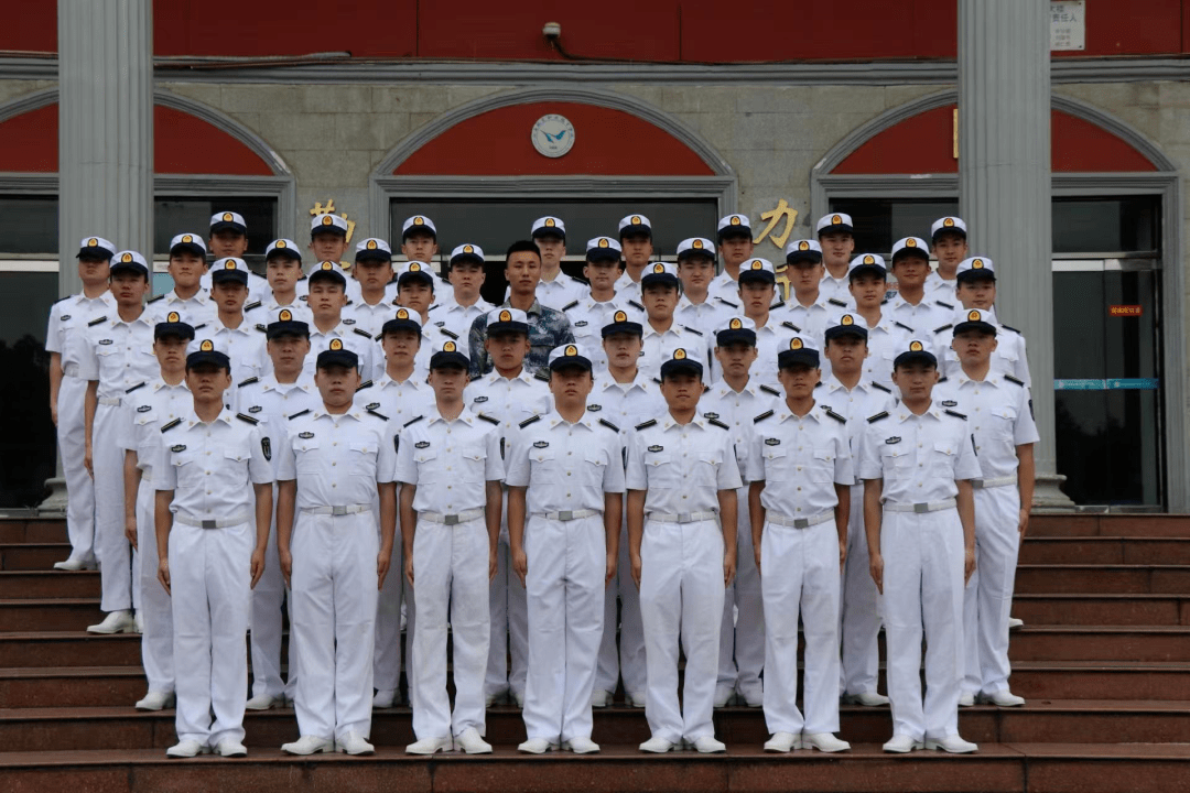 热血报国,青春无悔三年淬火锻利剑今朝出鞘试锋芒强军兴军,航修报国