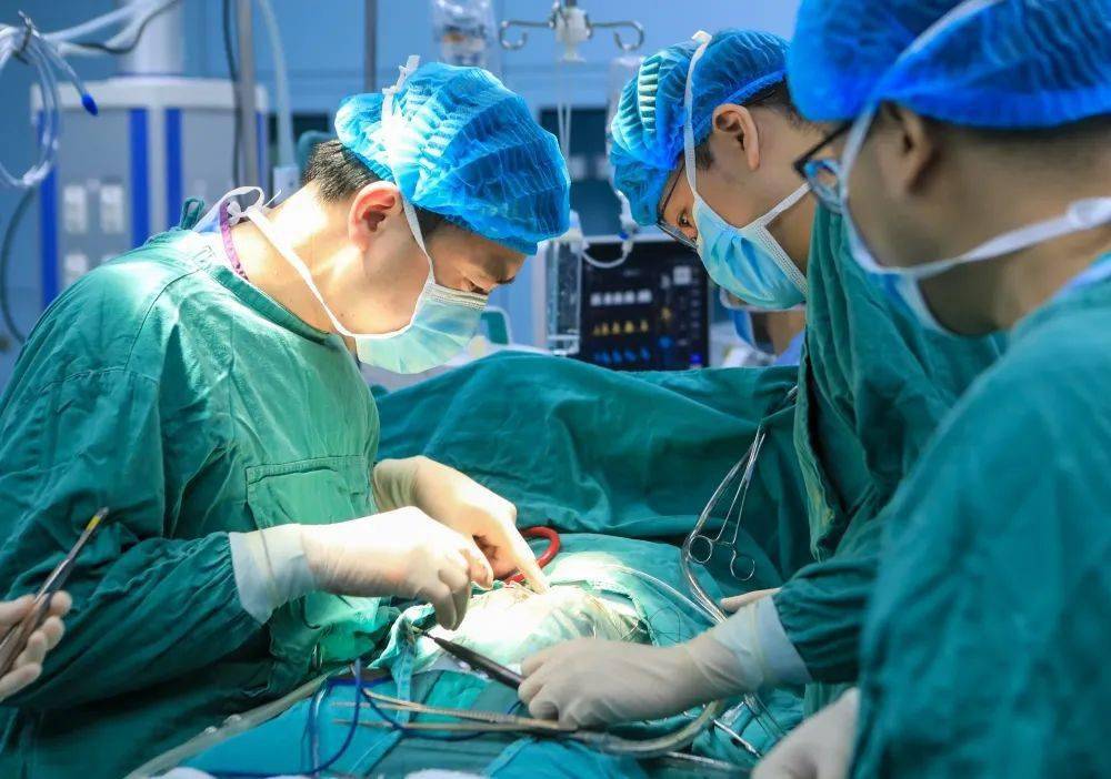 院特色技术】2岁男童心脏长肿瘤,专家"拆弹"险象环生_孩子_手术_安永