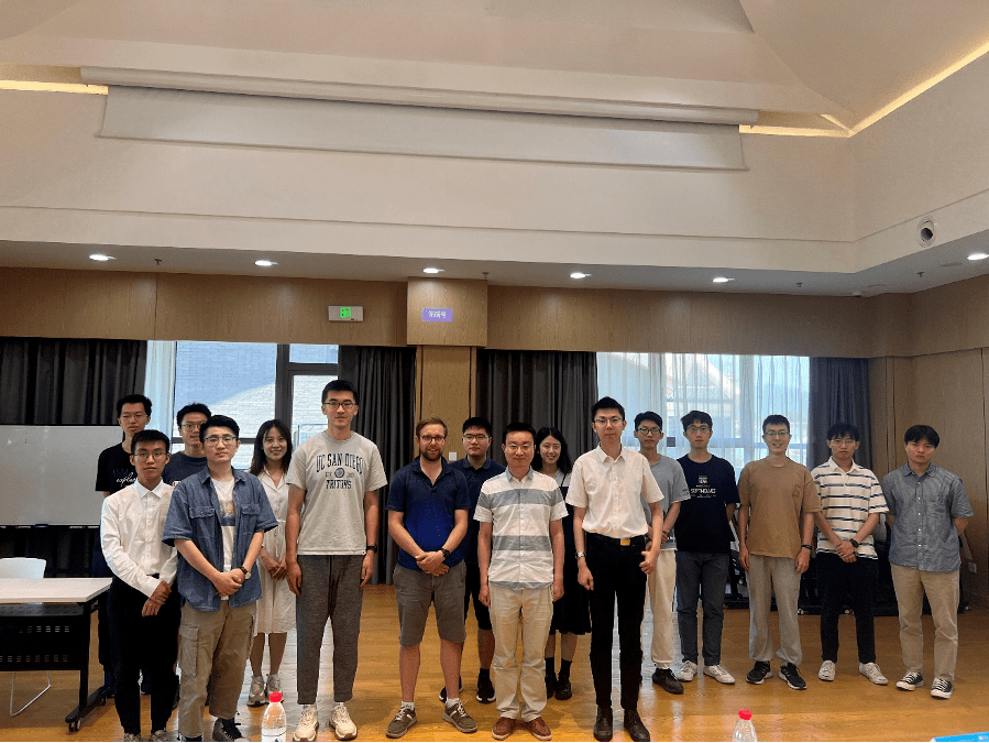 "经世·敢当·格致"经济与管理学科青年博士沙龙_文章_during_汇报