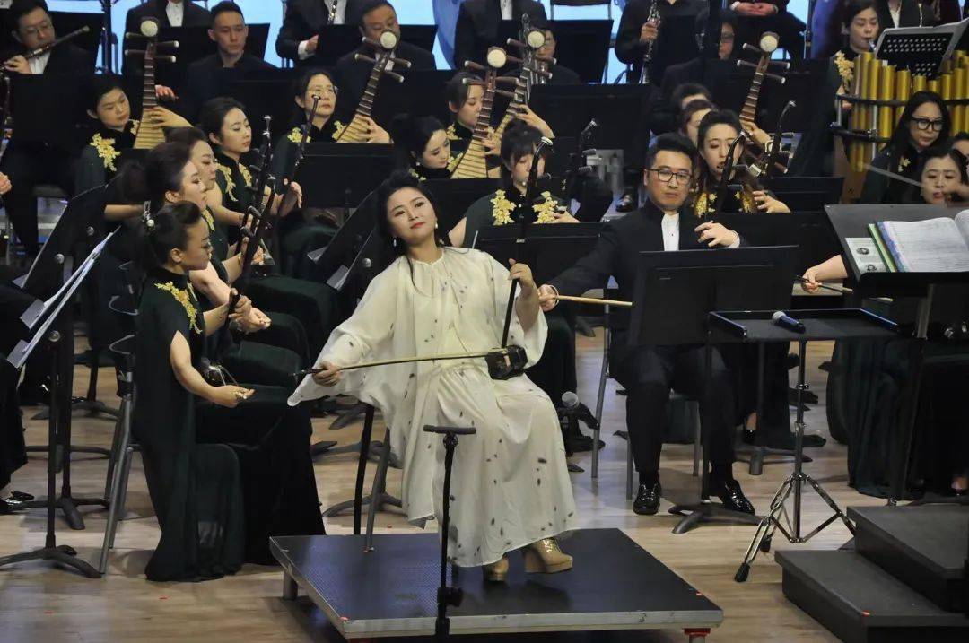 闫国威为梅河口市红梅镇人,她是金钟奖,文华奖,央视器乐大赛等各大