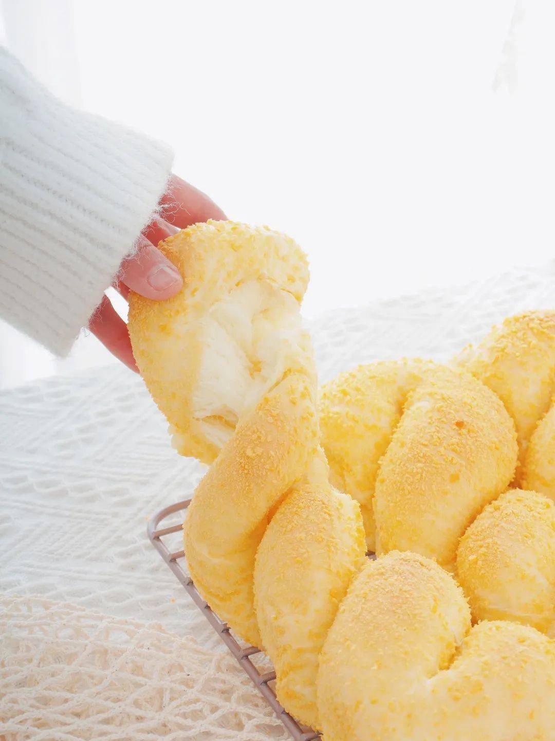 网红爆款酸奶麻花,一口爆浆太满足了吧~_面团_黄油_馅料