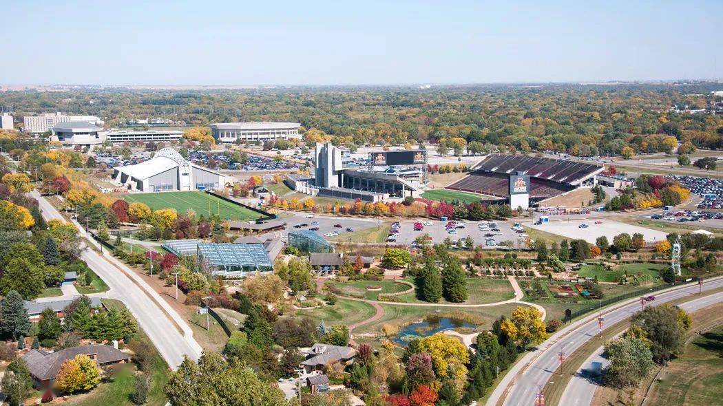 代表大学:爱荷华州立大学艾姆斯位于中西部和爱荷华州的中心地带,以其