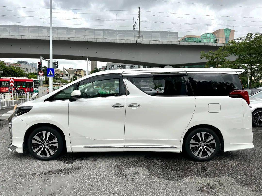 【推荐车型】丰田埃尔法:"保姆车"代表,陆地上的移动皇宫!