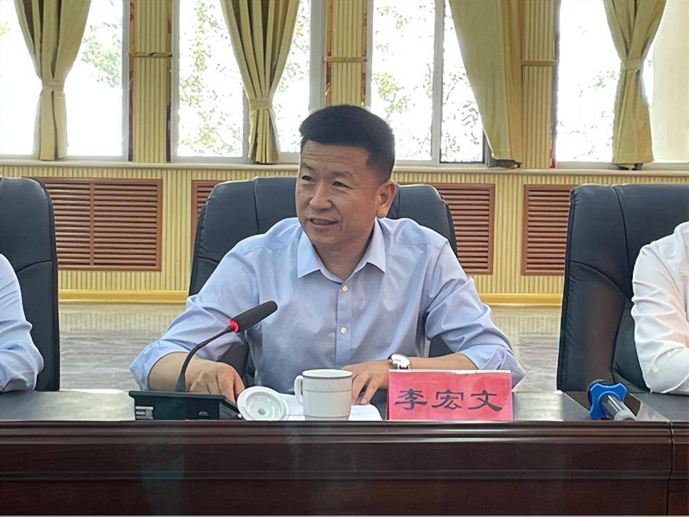 最后,万柏林区委常委,副区长李宏文同志总结讲话,希望两校完善合作