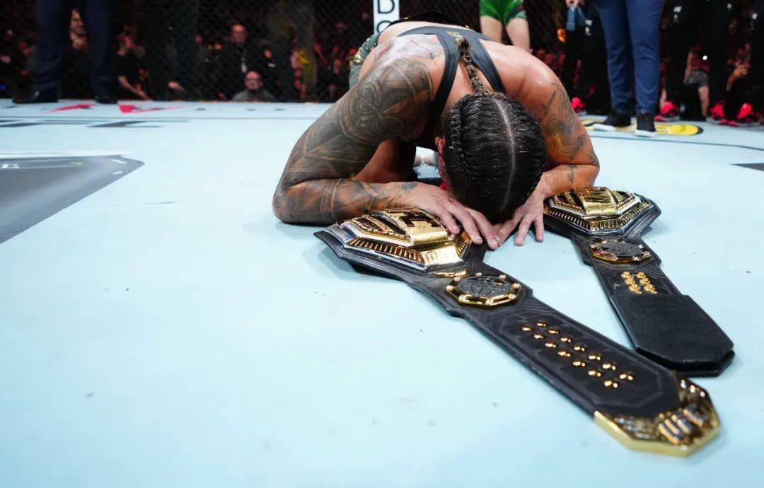 "满级大号"完美通关 | ufc289后记_大流士_奥利维拉_比赛