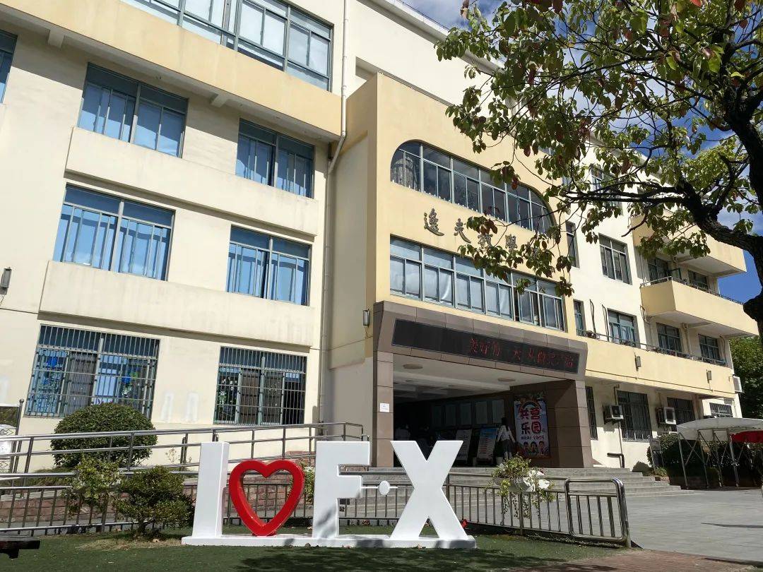 通过开展各类德育活动,完成着育人使命,探索完善立德树人的校园范式