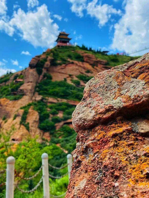 扫码购卡一起去感受火石寨清凉的夏天快来购卡持一卡通可免首道门票!