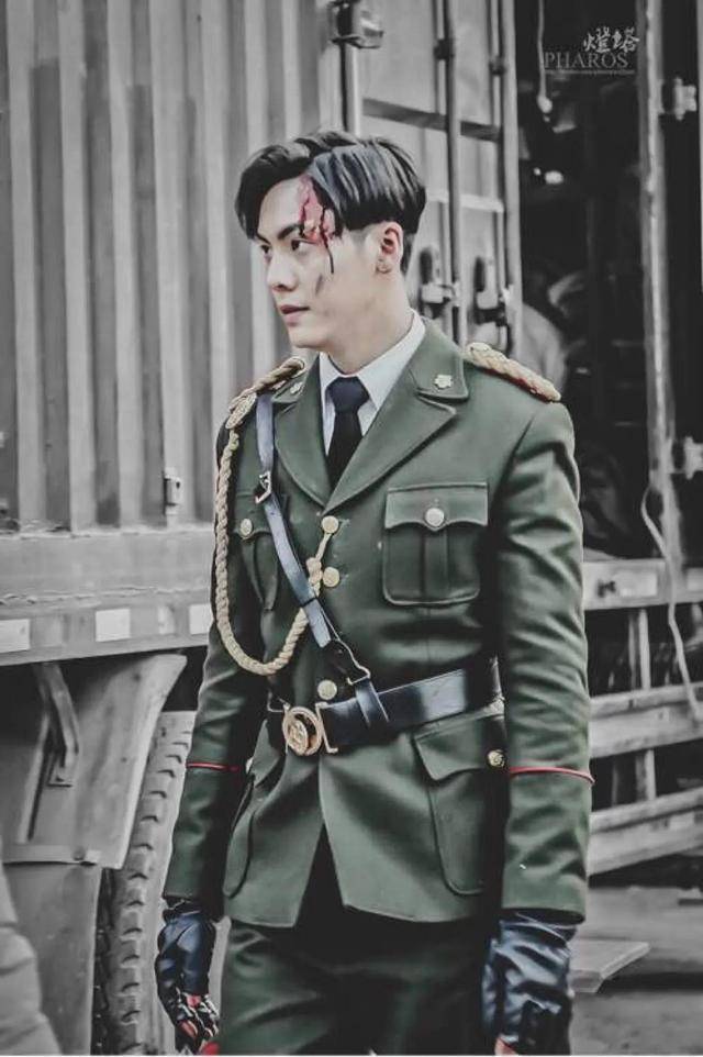 6拿下飙升榜第一,陈伟霆十年守护终圆满_张启山_合作_军装