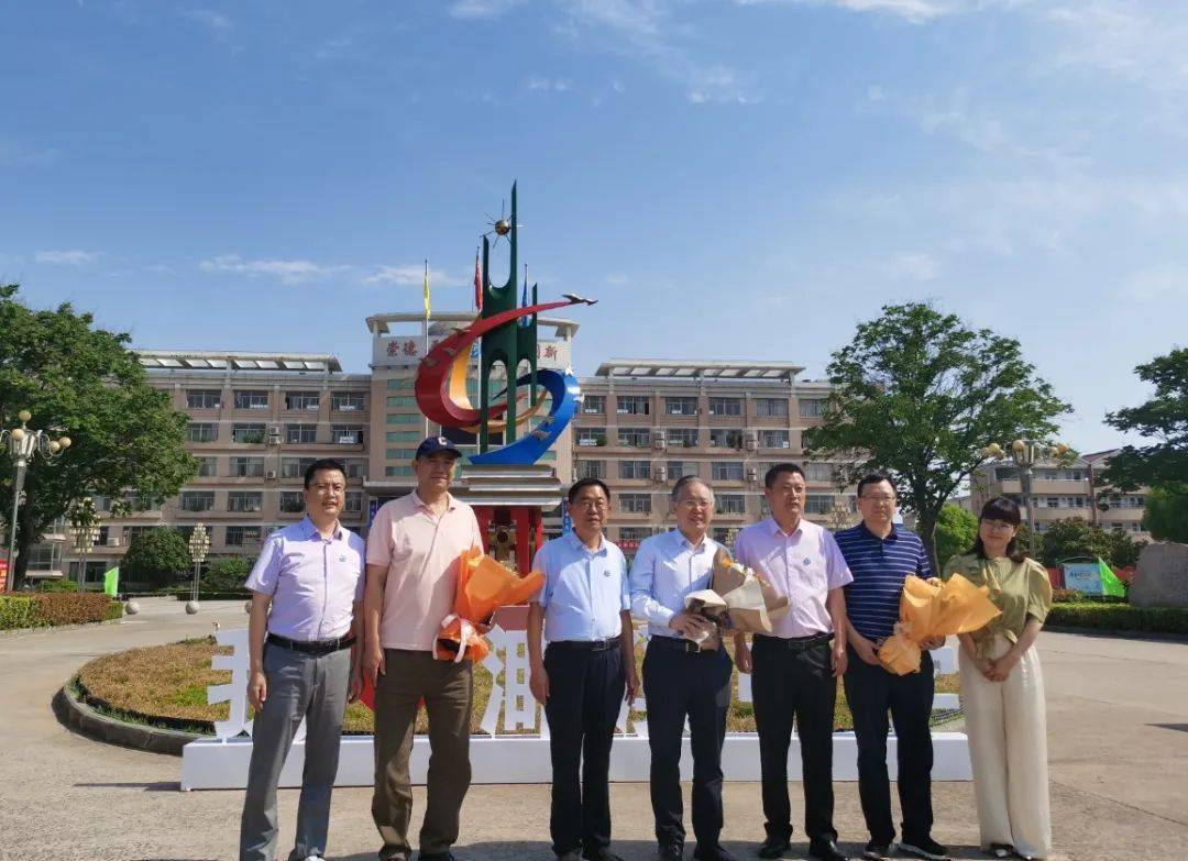 中国工程院院士姜涛受邀回母校参观交流濉溪中学七九届校友,6月13日