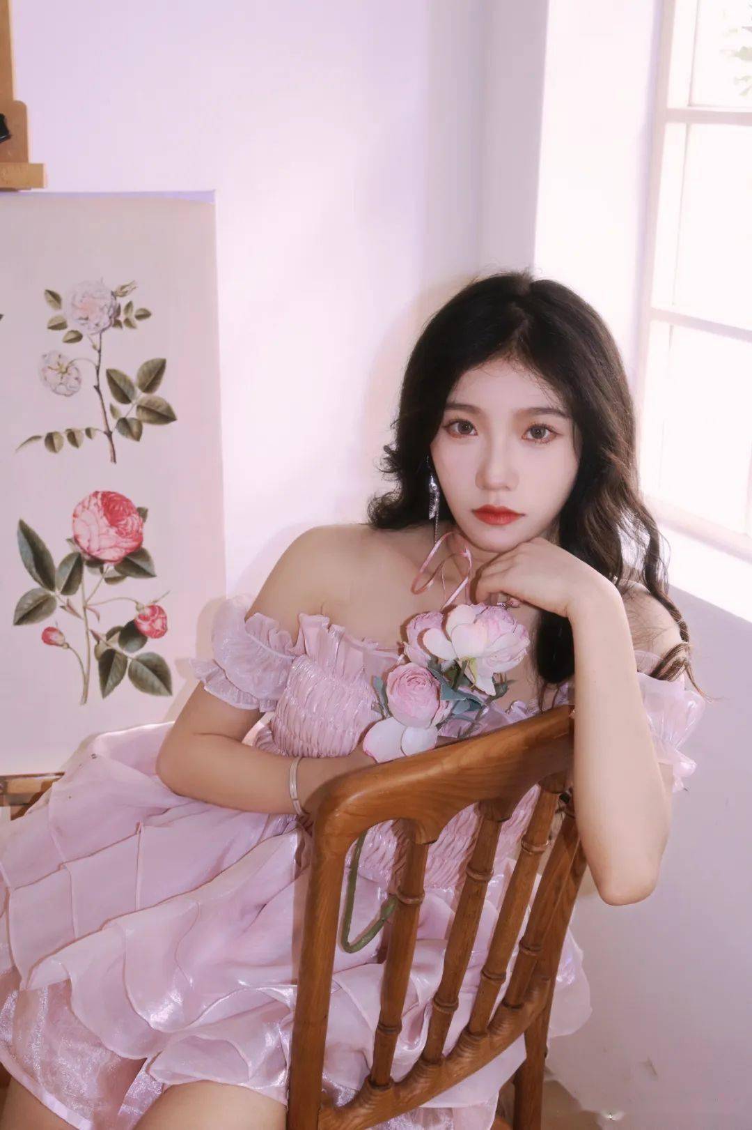 snh48张茜纯白的天使,能代表人们想象中所有的美好特质.