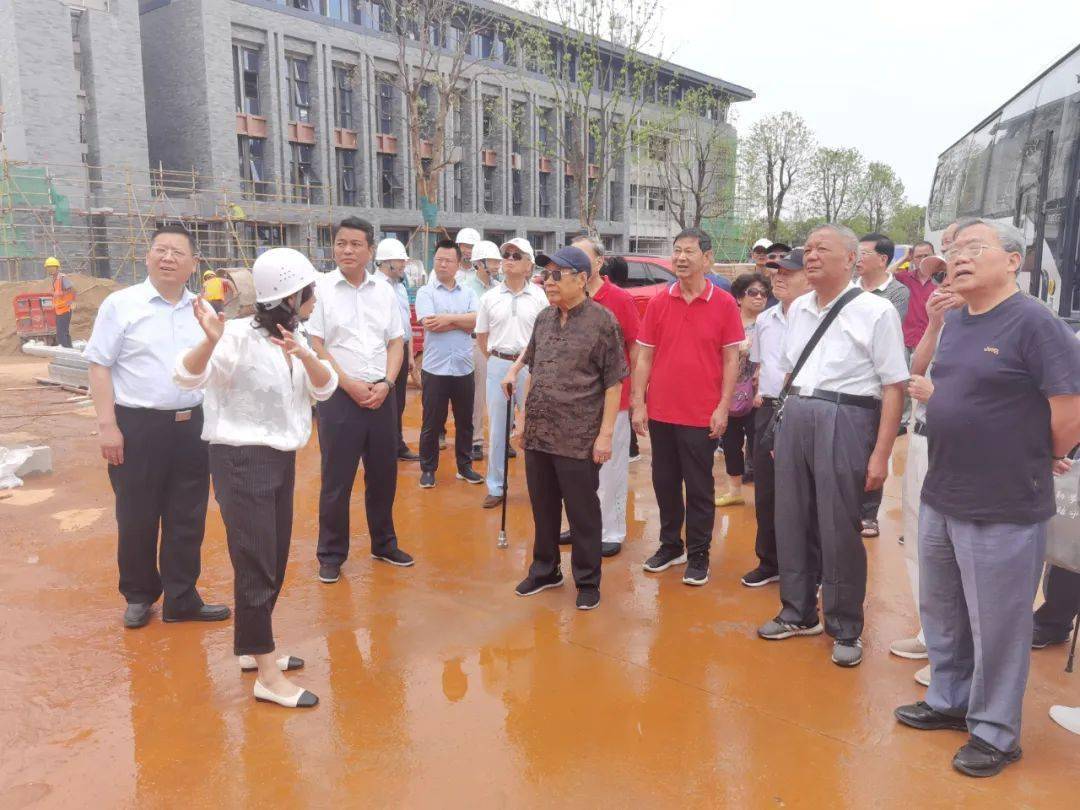 人大常委会机关组织离退休老干部参观考察我市经济社会发展情况_南昌