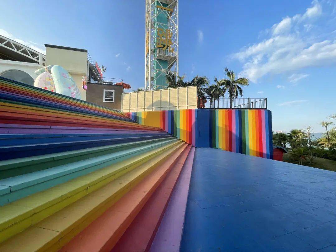 彩虹梯,涂鸦街,国潮街,游乐园,大海,出片必去!_小街_时尚_阶梯