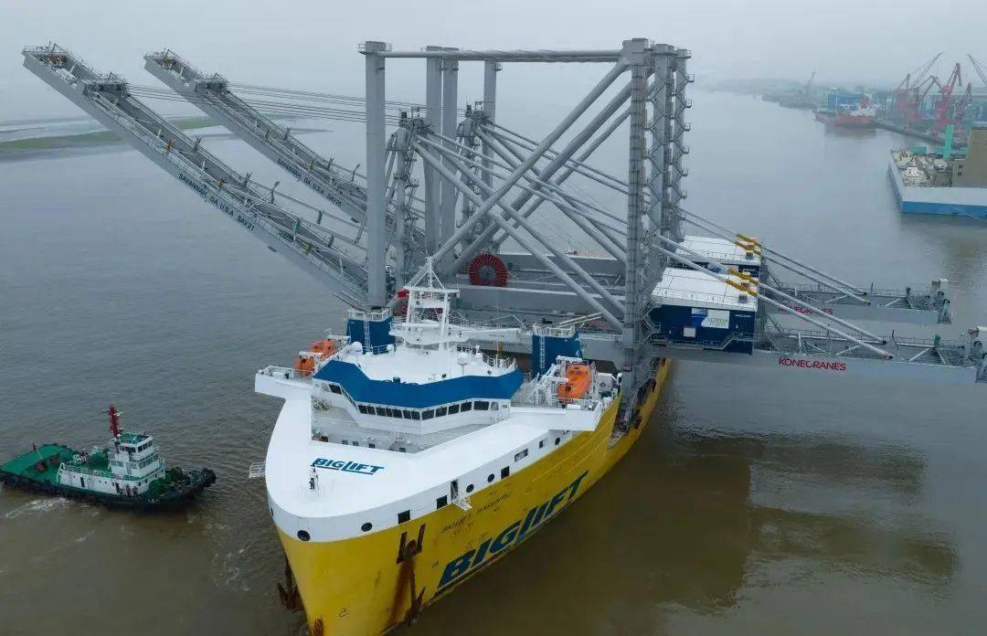 "巴伦支海"轮刷新长江引航史上通航最宽记录_南通_船舶_货物