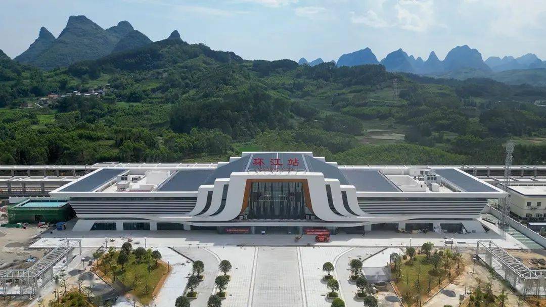 贵南高铁广西段新建站房外部装修全面完成_都安_马山县_幕墙