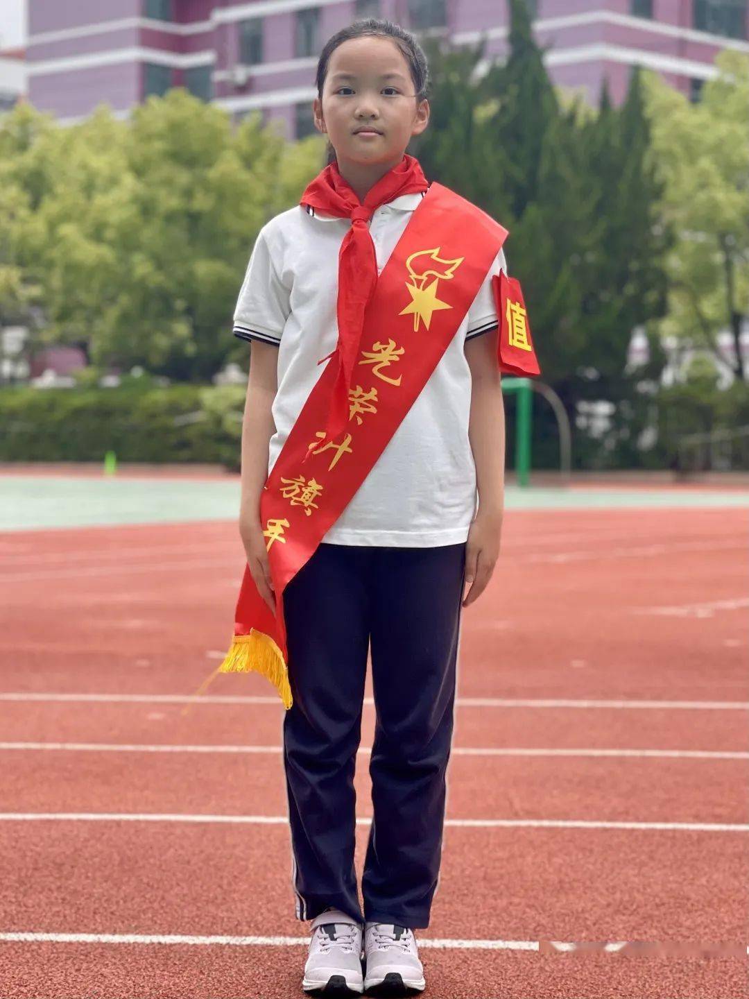 国旗下成长丨长宁实验小学2022学年第二学期第十八周光荣升旗手事迹