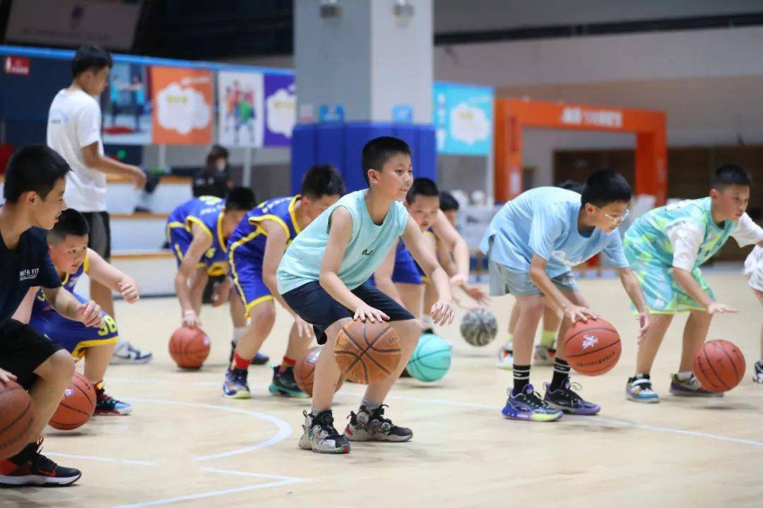 "教练,我想学篮球!"_训练_浔兴_青训营