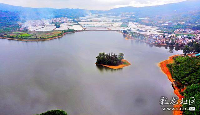 航拍:昆明阳宗海风景名胜区草甸海_旅游_乡村_环湖