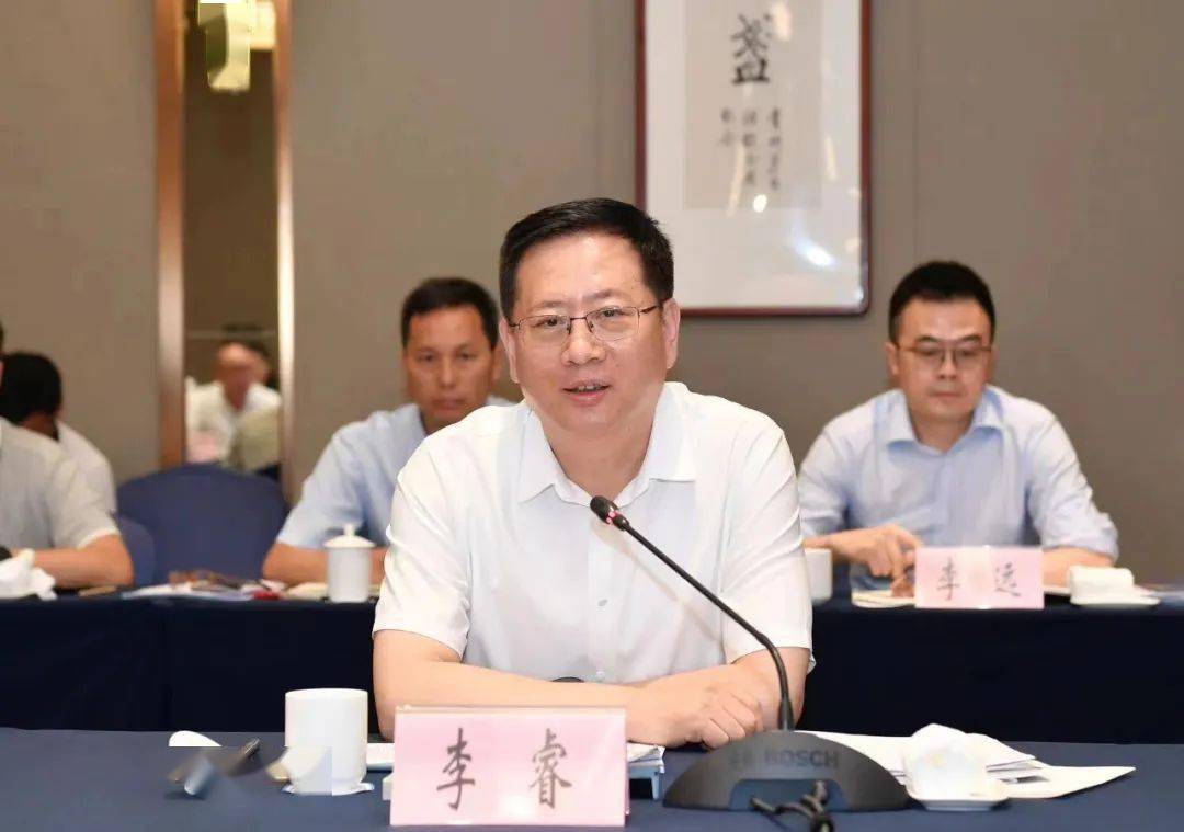 省委常委,市委书记李睿,市委副书记,市长黄伟出席会议并讲话.