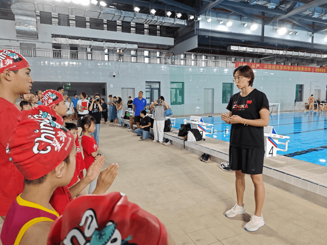 中国女子水球队教练杨珺授课指导▲广西男子水球队主教练,国际级