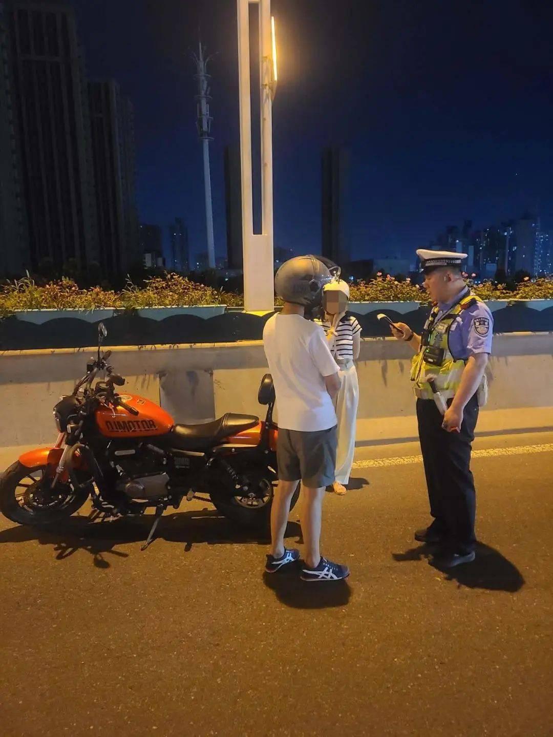 这些行为,正在严查!市民可举报_摩托车_郑州_违法